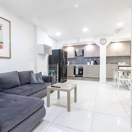 Indipendent Flat With Patio Apartment